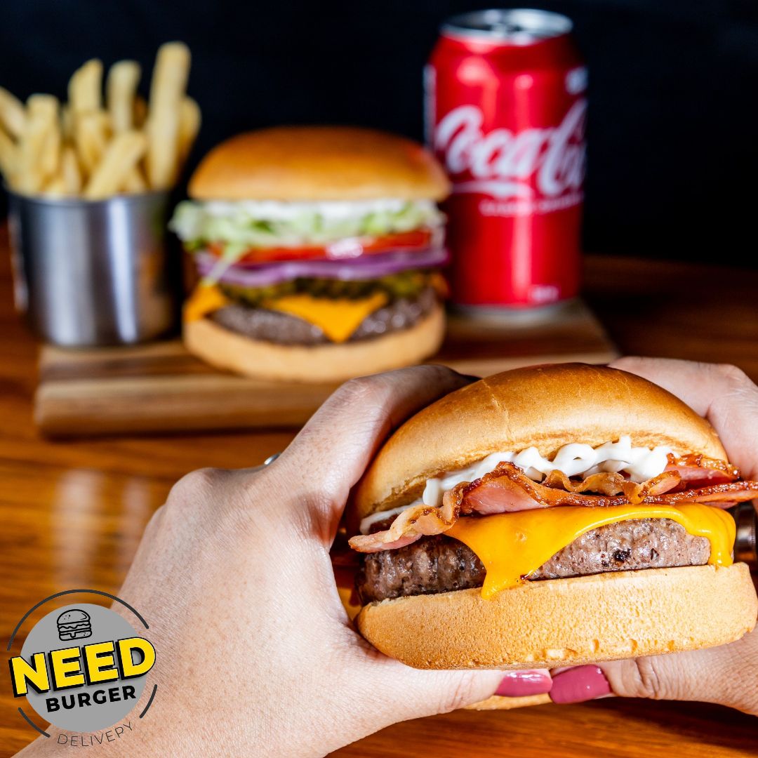 Hambúrguer duplo com bacon e cheddar